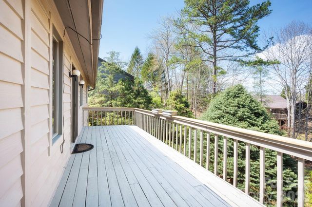 4 Zachary Ridge Road, Asheville, NC 28804