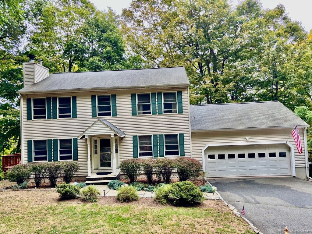 32 Hickok Avenue, Bethel, CT 06801