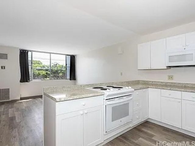 3045 Ala Napuaa Place 406, Honolulu, HI 96818