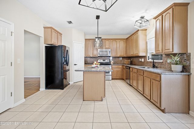 958 MINERAL CREEK Drive, Jacksonville, FL 32225
