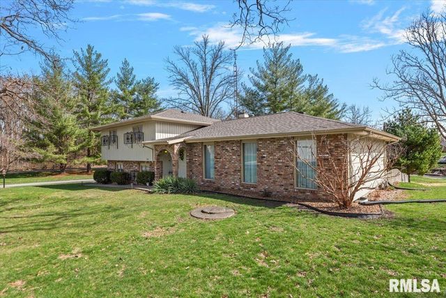 2 LINDA Lane, Taylorville, IL 62568