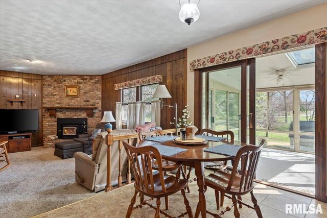 2 LINDA Lane, Taylorville, IL 62568