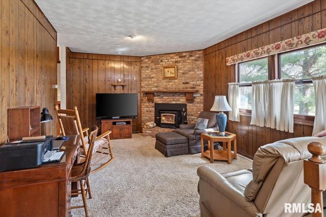 2 LINDA Lane, Taylorville, IL 62568