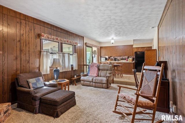 2 LINDA Lane, Taylorville, IL 62568