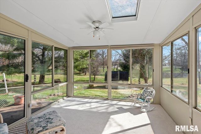 2 LINDA Lane, Taylorville, IL 62568