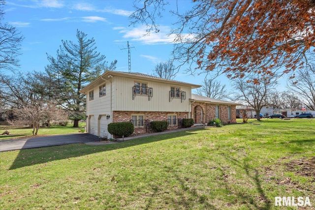 2 LINDA Lane, Taylorville, IL 62568