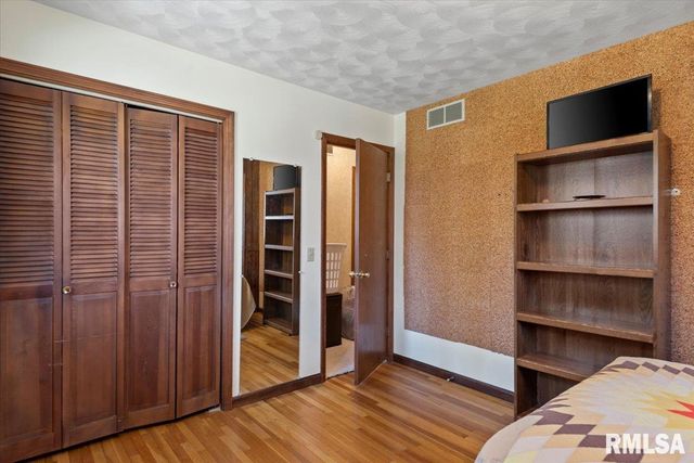 2 LINDA Lane, Taylorville, IL 62568