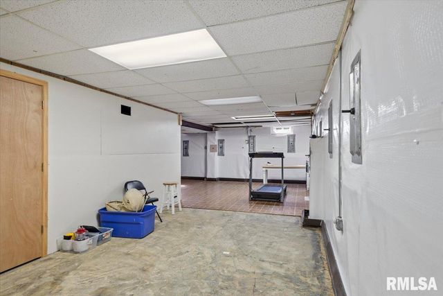 2 LINDA Lane, Taylorville, IL 62568