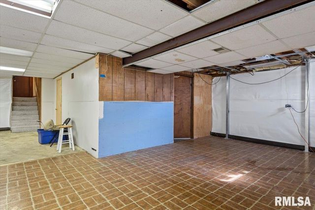 2 LINDA Lane, Taylorville, IL 62568