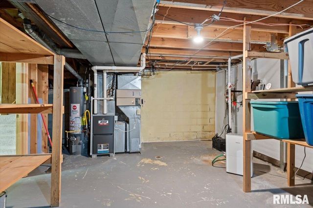 2 LINDA Lane, Taylorville, IL 62568