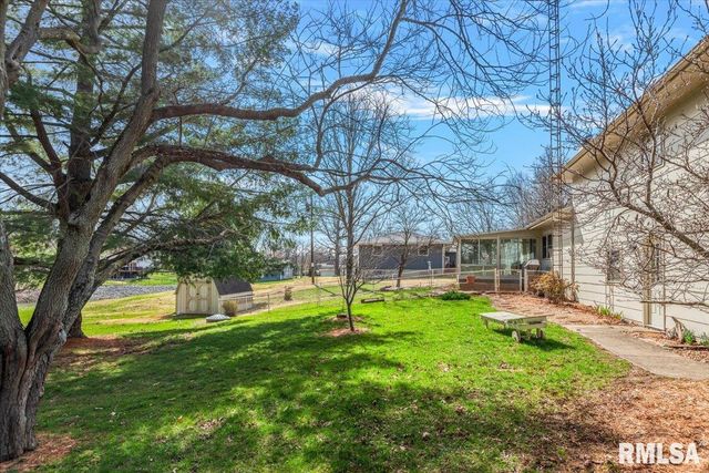 2 LINDA Lane, Taylorville, IL 62568