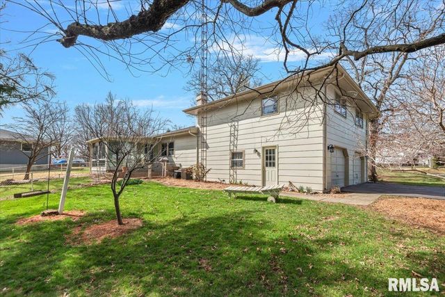 2 LINDA Lane, Taylorville, IL 62568