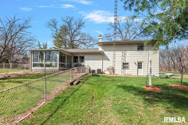 2 LINDA Lane, Taylorville, IL 62568