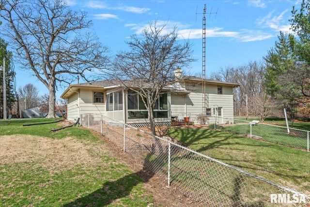 2 LINDA Lane, Taylorville, IL 62568