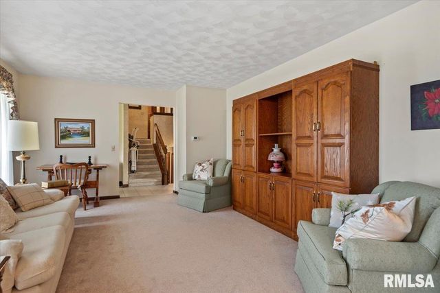 2 LINDA Lane, Taylorville, IL 62568