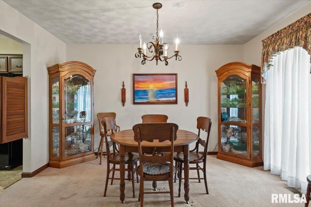 2 LINDA Lane, Taylorville, IL 62568