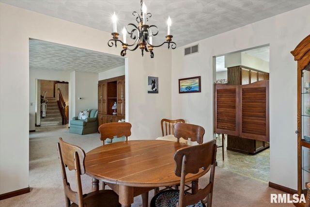 2 LINDA Lane, Taylorville, IL 62568