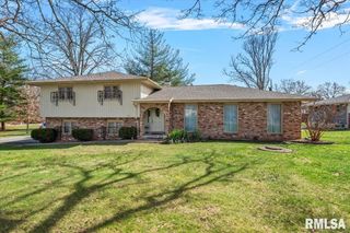 2 LINDA Lane, Taylorville, IL 62568