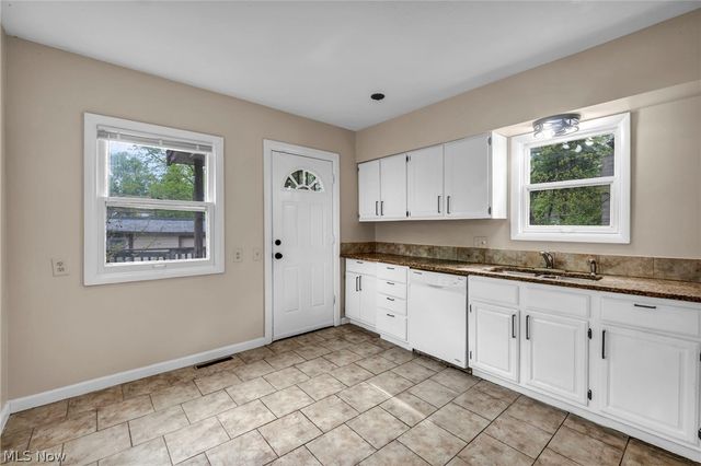 3333 Beechwood Avenue, Cleveland Heights, OH 44118