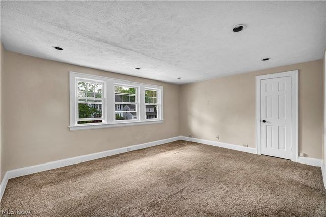 3333 Beechwood Avenue, Cleveland Heights, OH 44118