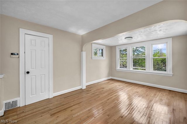 3333 Beechwood Avenue, Cleveland Heights, OH 44118