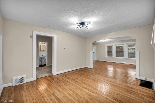 3333 Beechwood Avenue, Cleveland Heights, OH 44118