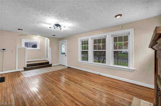 3333 Beechwood Avenue, Cleveland Heights, OH 44118