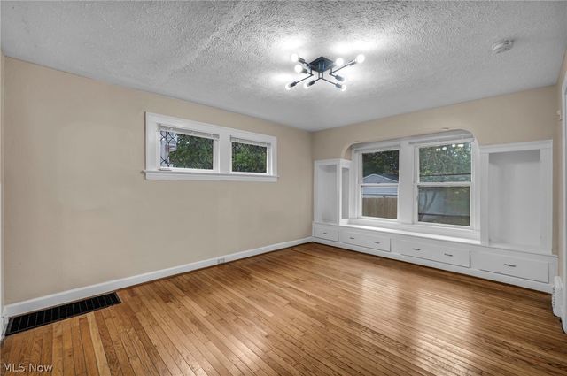 3333 Beechwood Avenue, Cleveland Heights, OH 44118