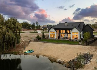 6284 Salmon Falls, Star, ID 83669