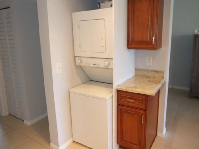 1605 US-1 V4 203, Jupiter, FL 33477