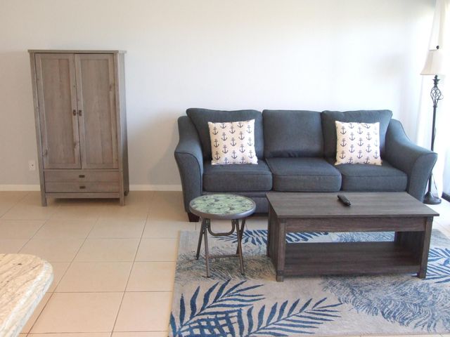 1605 US-1 V4 203, Jupiter, FL 33477