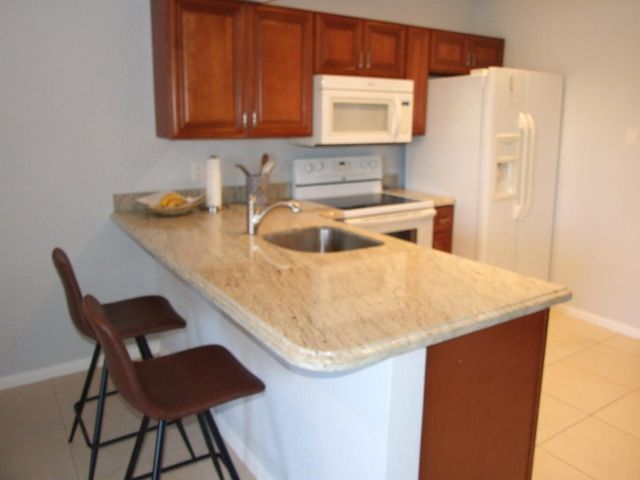 1605 US-1 V4 203, Jupiter, FL 33477