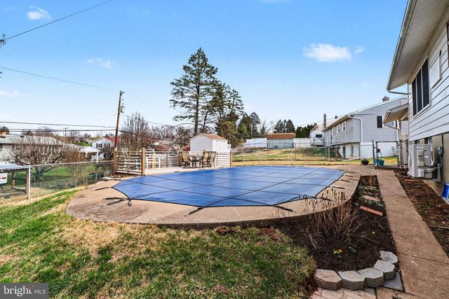 9 FAYE RD, Middletown, PA 17057