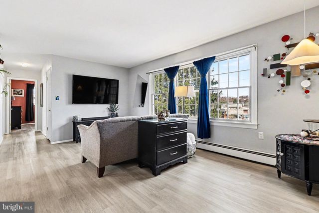 9 FAYE RD, Middletown, PA 17057