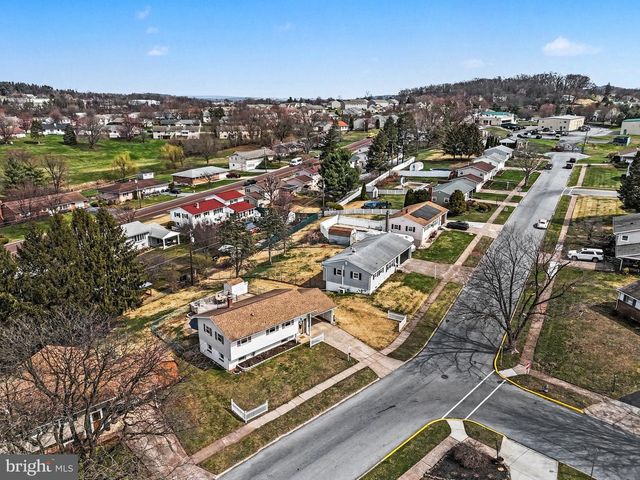 9 FAYE RD, Middletown, PA 17057