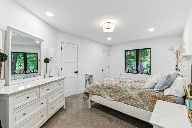 3 Crescent St, Wayzata, MN 55391