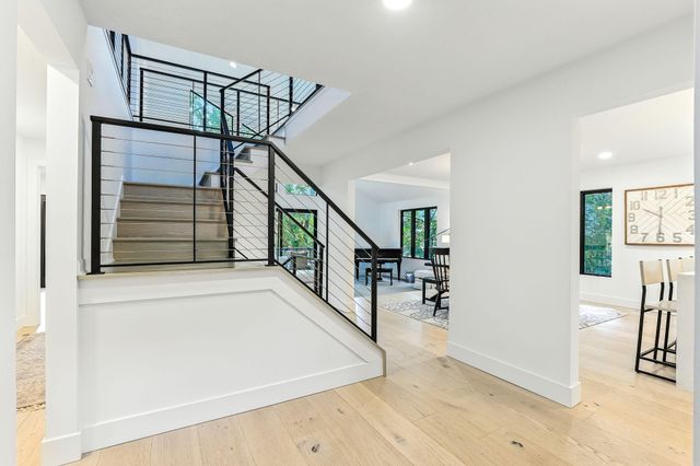 3 Crescent St, Wayzata, MN 55391