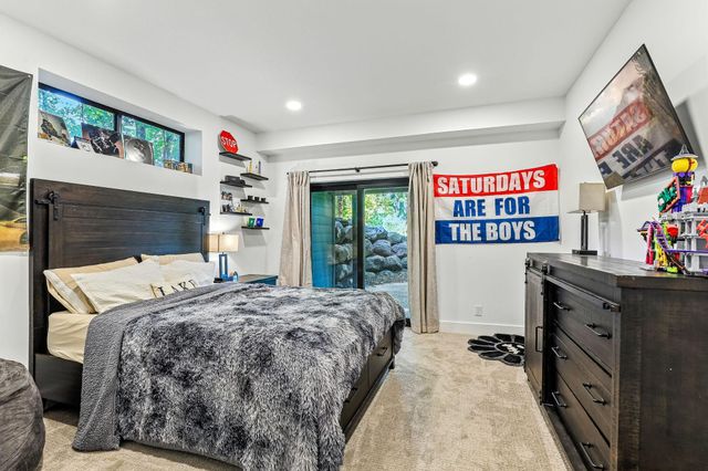 3 Crescent St, Wayzata, MN 55391