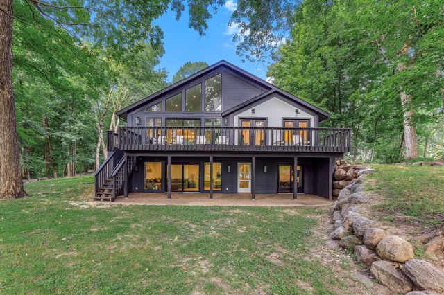 3 Crescent St, Wayzata, MN 55391