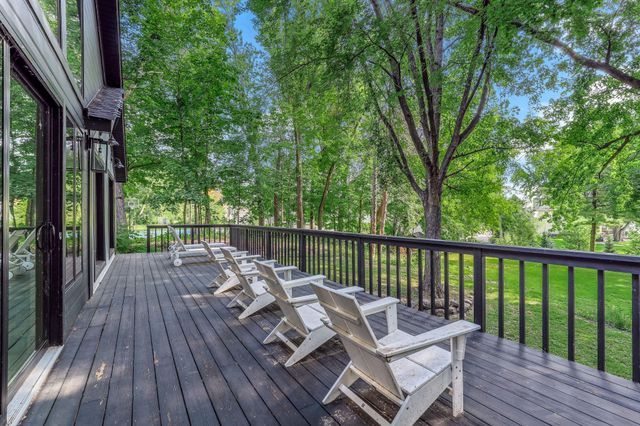 3 Crescent St, Wayzata, MN 55391
