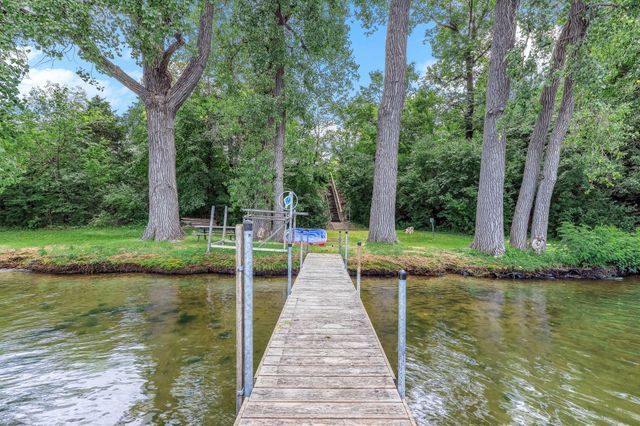 3 Crescent St, Wayzata, MN 55391