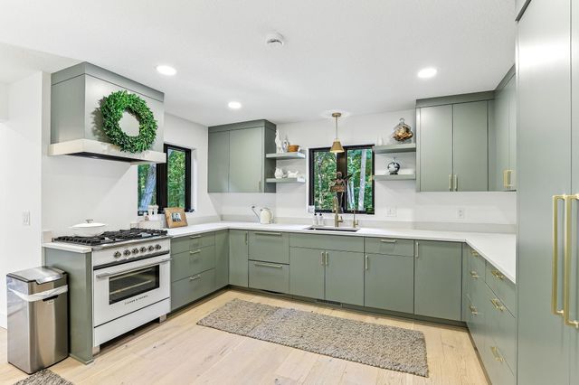 3 Crescent St, Wayzata, MN 55391