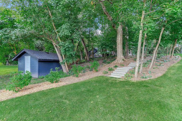 3 Crescent St, Wayzata, MN 55391