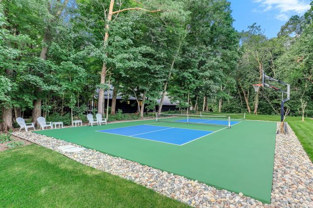 3 Crescent St, Wayzata, MN 55391