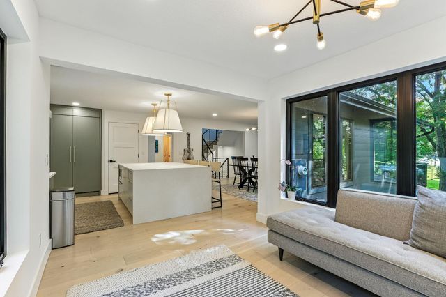 3 Crescent St, Wayzata, MN 55391