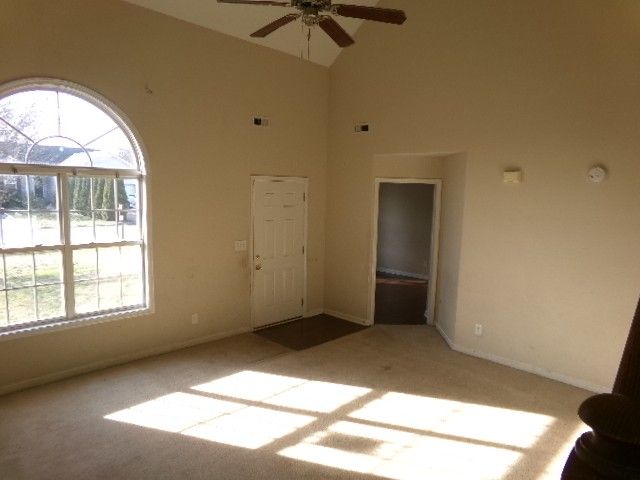 1305 Loren Cir, Clarksville, TN 37042