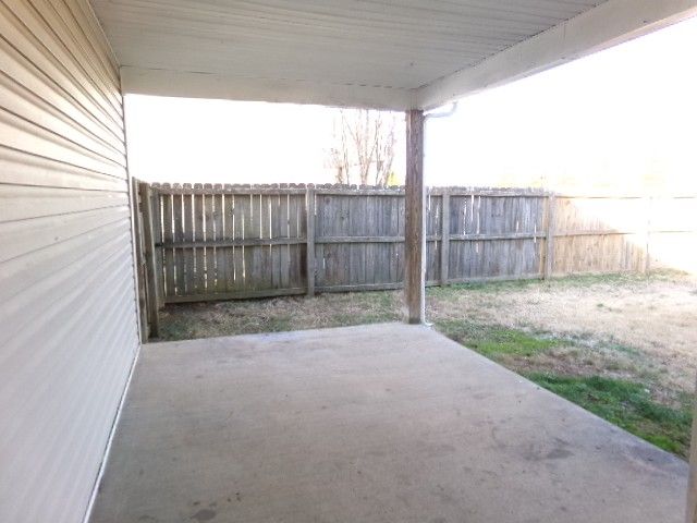 1305 Loren Cir, Clarksville, TN 37042