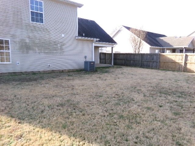 1305 Loren Cir, Clarksville, TN 37042