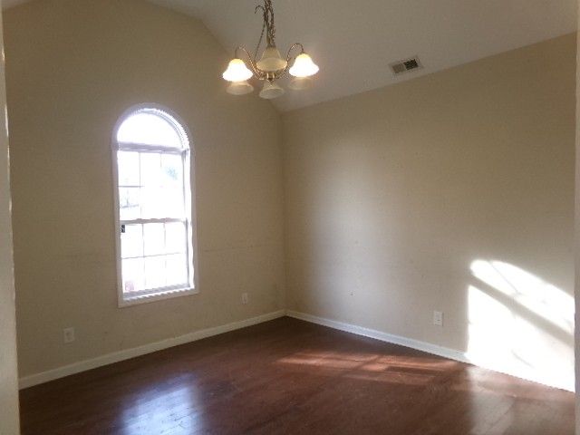 1305 Loren Cir, Clarksville, TN 37042