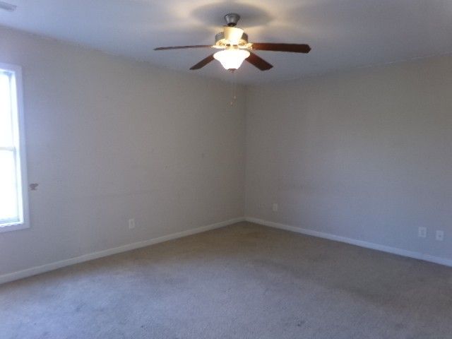 1305 Loren Cir, Clarksville, TN 37042